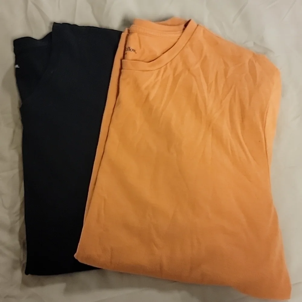 𝅺GOODFELLOWS Co T-shirts Size Large Bundle of 2